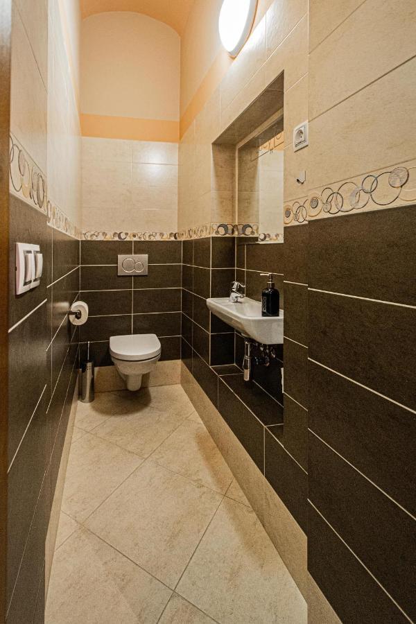 Modern And Spacious In Center Apartament