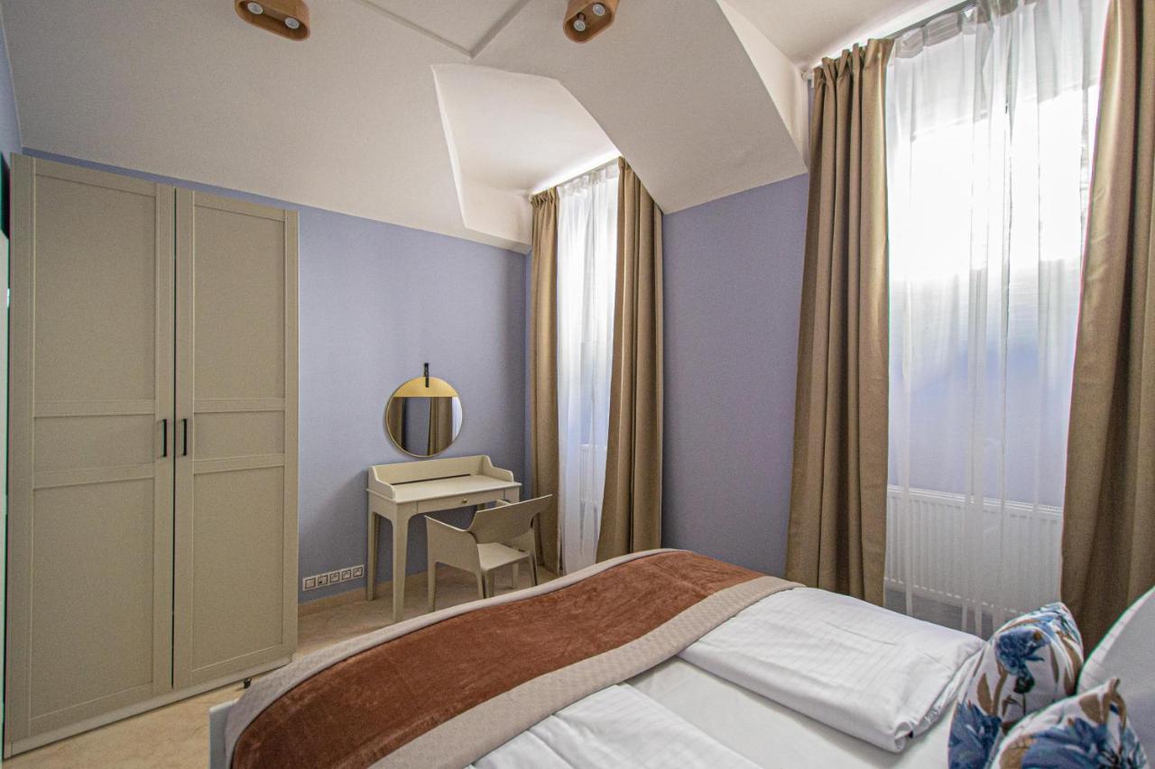 Modern And Spacious In Center * Praga