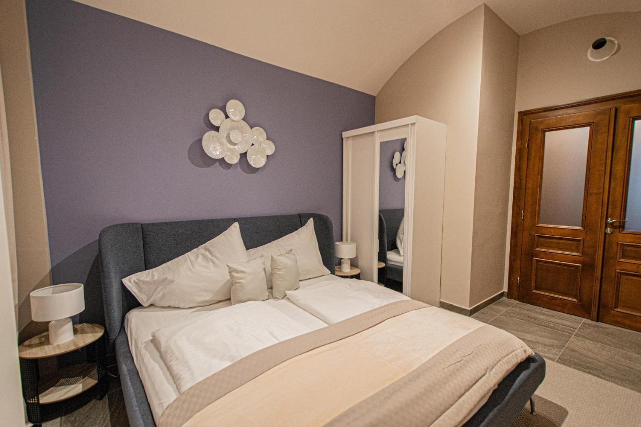Modern And Spacious In Center Praga