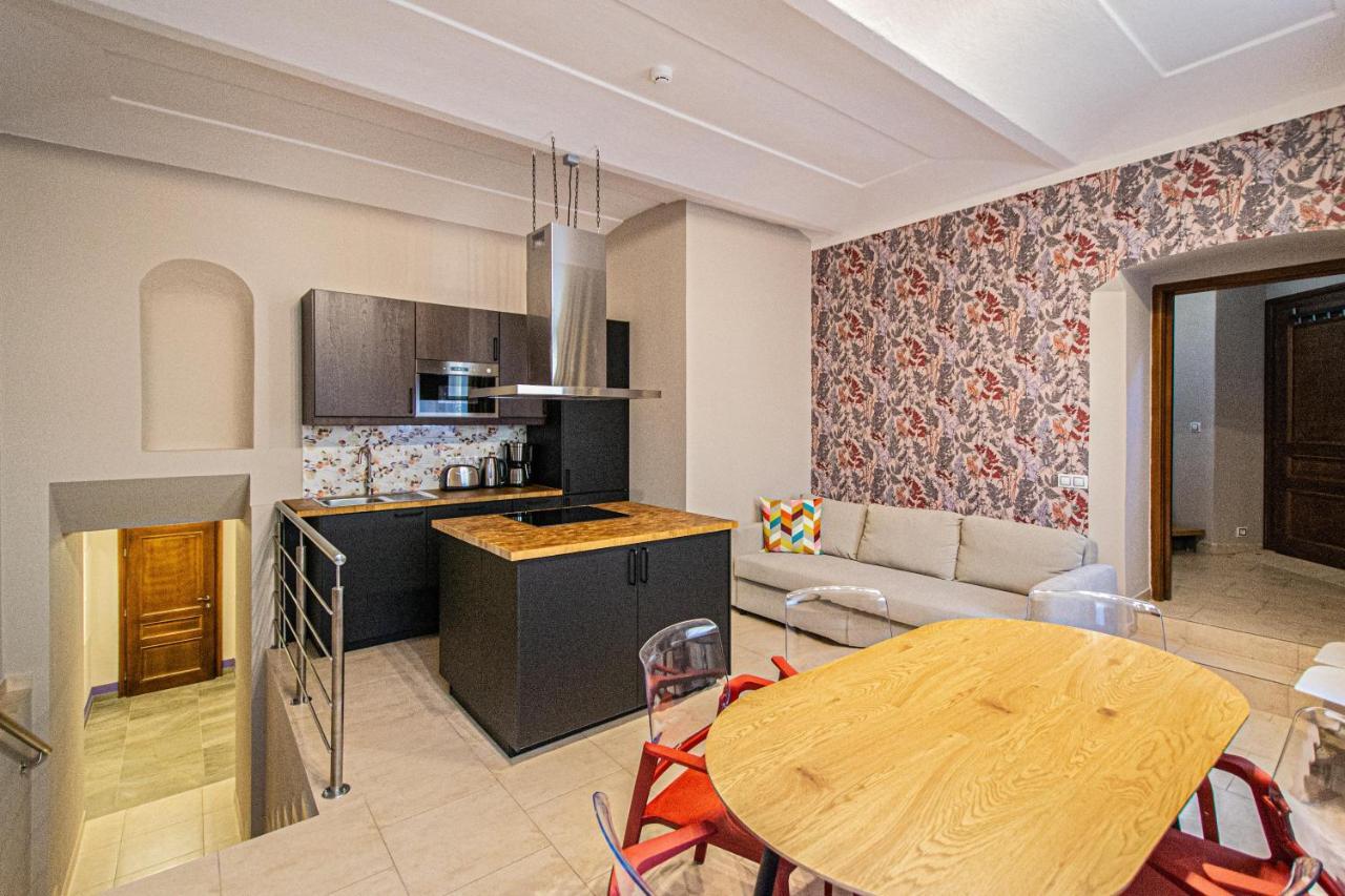 Modern And Spacious In Center * Praga