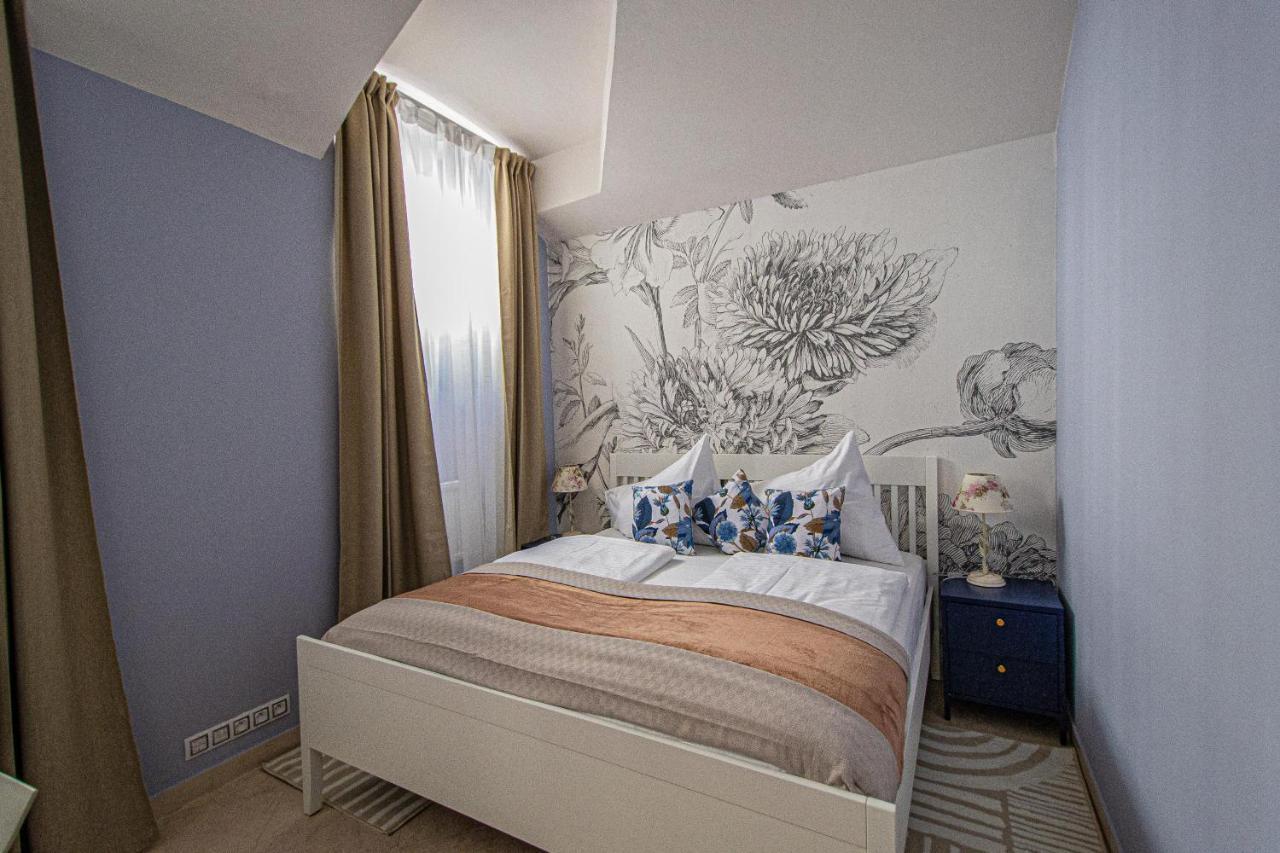 Modern And Spacious In Center Praga